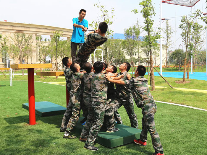 临沂拓展 挑战自我，铸就团队精神